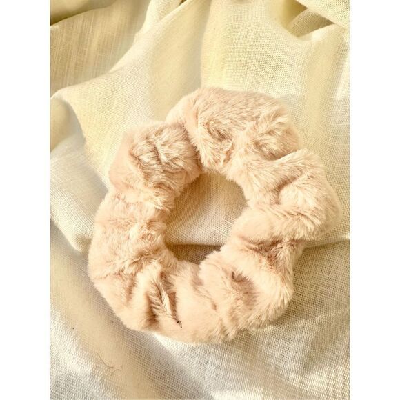 Light brown fuzzy hair tie scrunchie - Picture 2 of 2